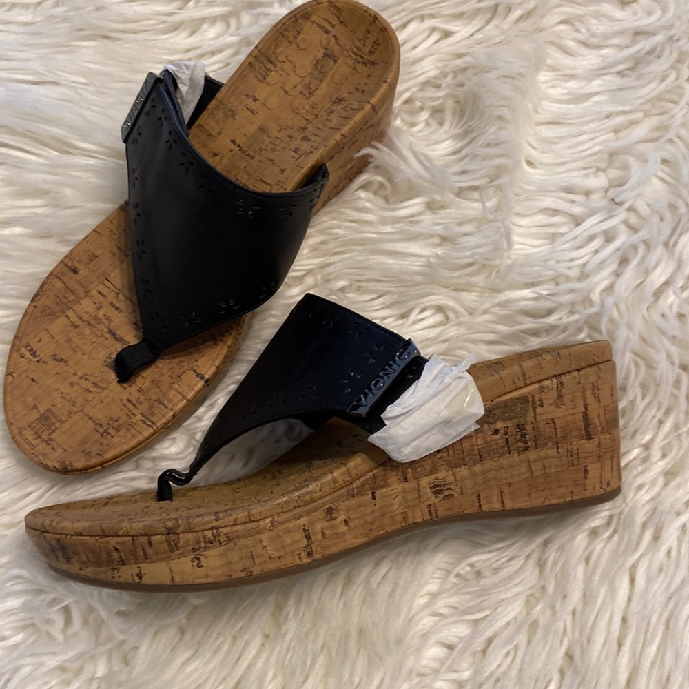 VIONIC Sandals size 10 BNWOT stripes adjustable see pictures color black